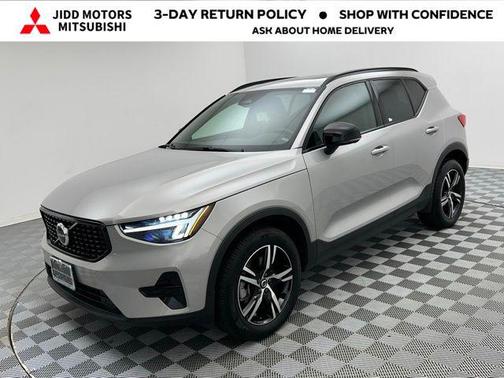 2024 Volvo XC40 B5 Core Dark Theme