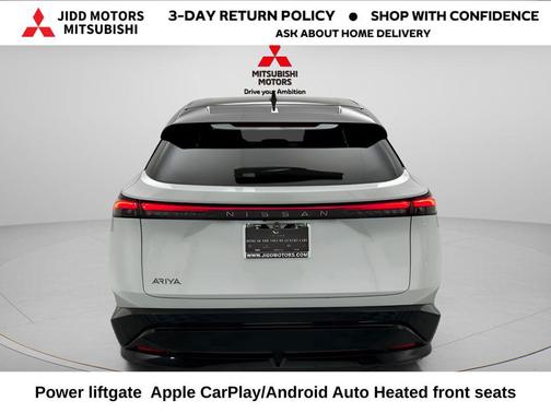 Everest White Pearl Tricoat/Black Diamond Pearl 2025 Nissan ARIYA ENGAGE FWD