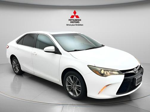 Super White 2016 Toyota Camry LE