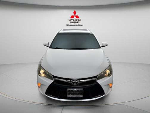 Super White 2016 Toyota Camry LE