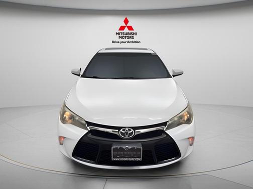 Super White 2016 Toyota Camry LE