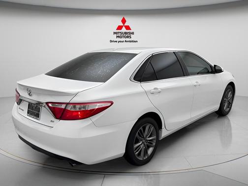 Super White 2016 Toyota Camry LE