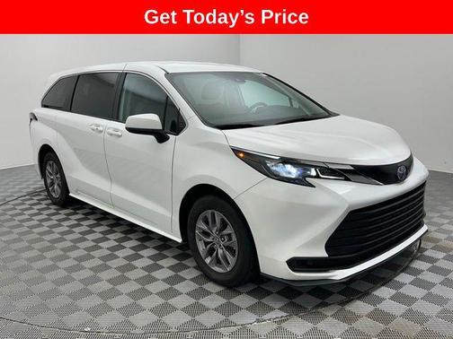 2024 Toyota Sienna LE