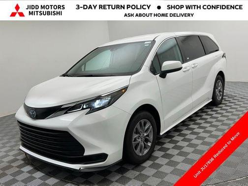 2024 Toyota Sienna LE