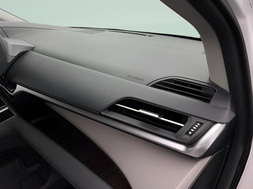 Ice Cap 2024 Toyota Sienna LE