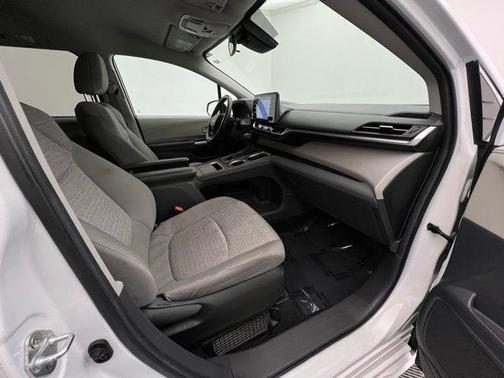 2024 Toyota Sienna LE