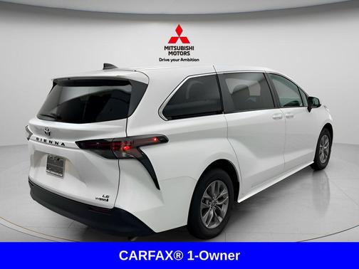 Ice Cap 2024 Toyota Sienna LE