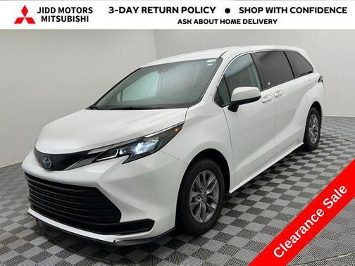2024 Toyota Sienna LE