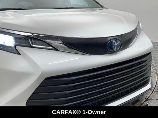 2024 Toyota Sienna LE