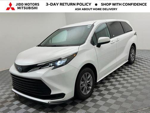 2024 Toyota Sienna LE