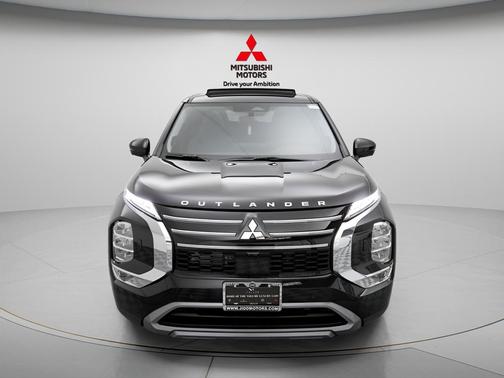 Labrador Black Pearl 2026 Mitsubishi Outlander SE 1.5T S-AWC