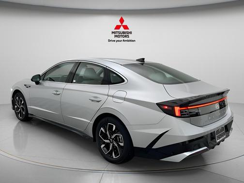 Aero Silver 2025 Hyundai SONATA SEL