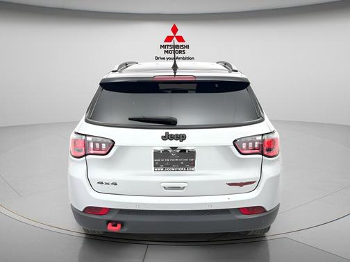 Silver Zynith Metallic Clearcoat 2025 Jeep Compass Trailhawk