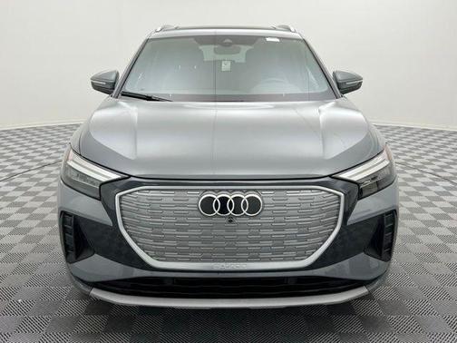 2022 Audi e-tron Premium Plus