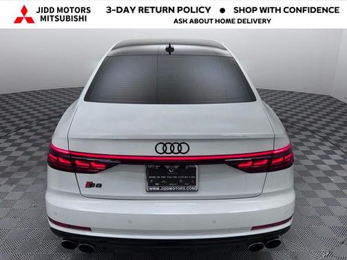 Glacier White Metallic 2021 Audi S8 4.0T