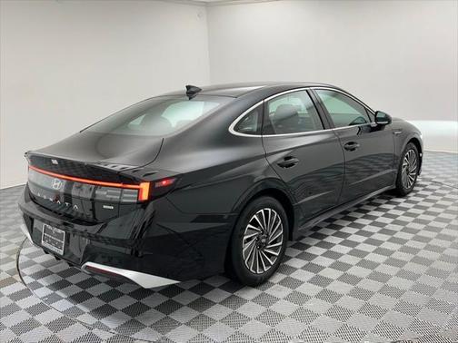 2024 Hyundai SONATA Hybrid SE