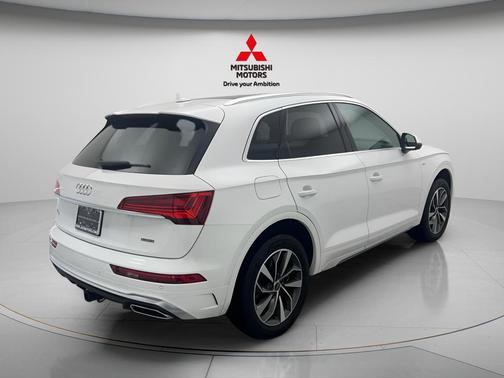 Ibis White 2023 Audi Q5 45 S line Premium Plus