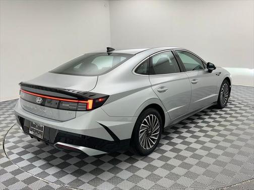 2024 Hyundai SONATA Hybrid SE