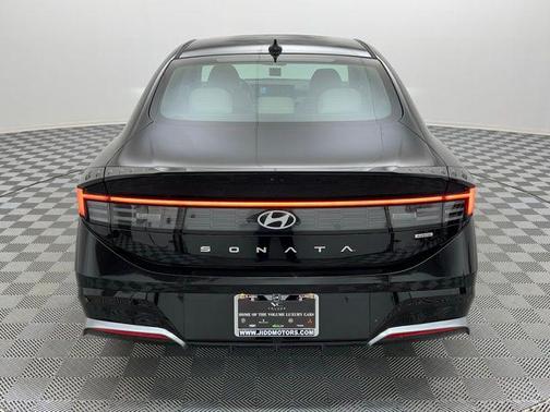 2024 Hyundai SONATA Hybrid SE