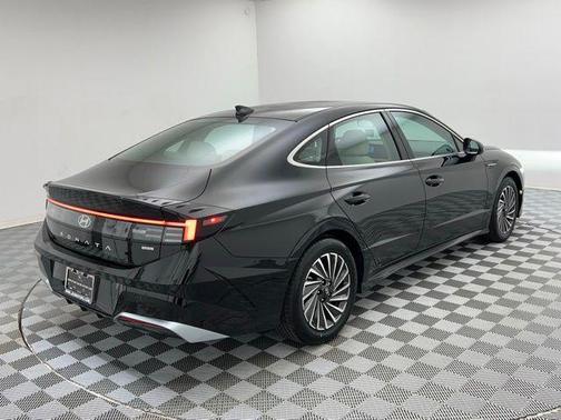 2024 Hyundai SONATA Hybrid SE