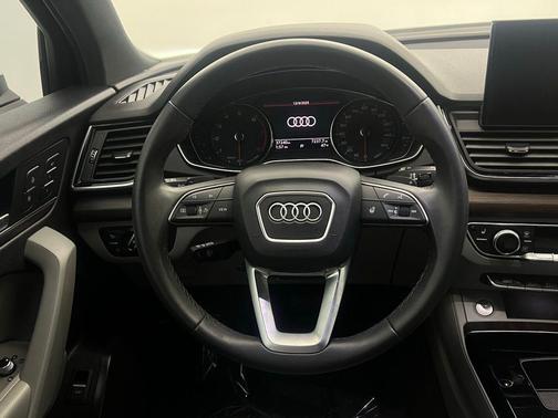 2022 Audi Q5 45 S line Premium