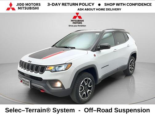 Silver Zynith Metallic Clearcoat 2025 Jeep Compass Trailhawk