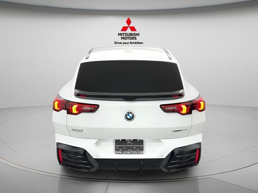 Alpine White 2025 BMW X2 xDrive28i