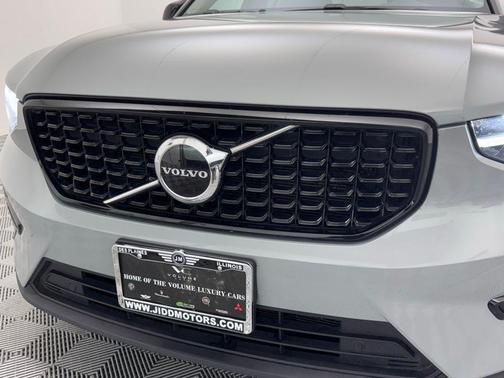 2024 Volvo XC40 B5 Core Bright Theme