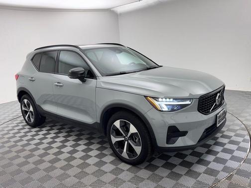 2024 Volvo XC40 B5 Core Bright Theme
