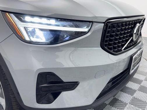 2024 Volvo XC40 B5 Core Bright Theme
