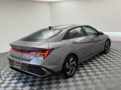 2025 Hyundai ELANTRA SEL