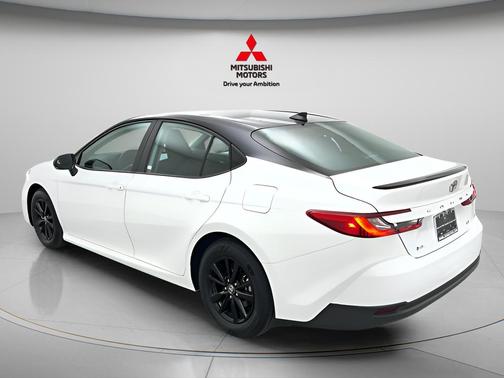 Ice Cap 2025 Toyota Camry LE