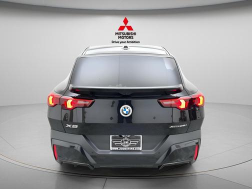 Black 2025 BMW X2 xDrive28i