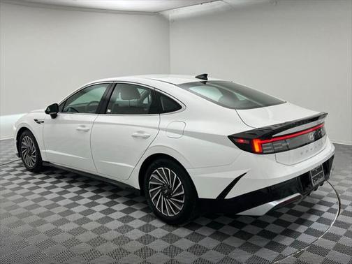 2024 Hyundai SONATA Hybrid SE