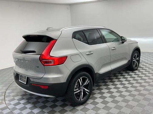 2024 Volvo XC40 B5 Core Bright Theme