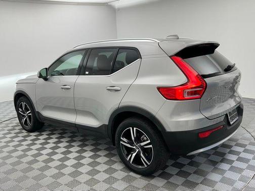 2024 Volvo XC40 B5 Core Bright Theme