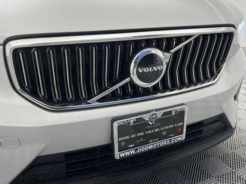 2024 Volvo XC40 B5 Core Bright Theme