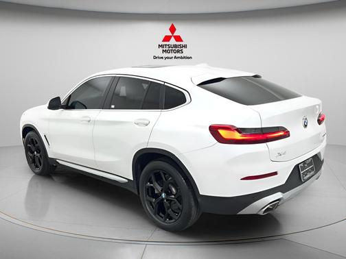 Alpine White 2024 BMW X4 xDrive30i