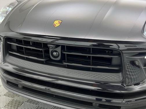 2022 Porsche Macan Base