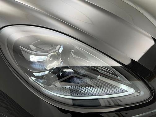2022 Porsche Macan Base