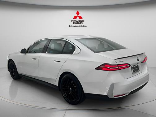 White 2025 BMW 530 i xDrive