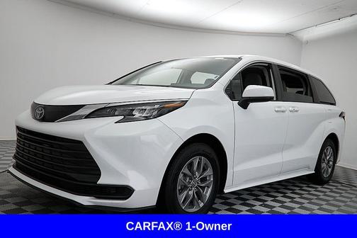 2024 Toyota Sienna LE