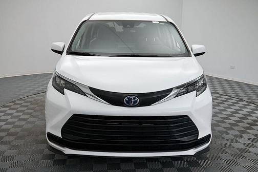 2024 Toyota Sienna LE