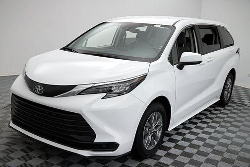 2024 Toyota Sienna LE