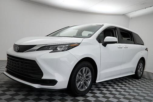 2024 Toyota Sienna LE