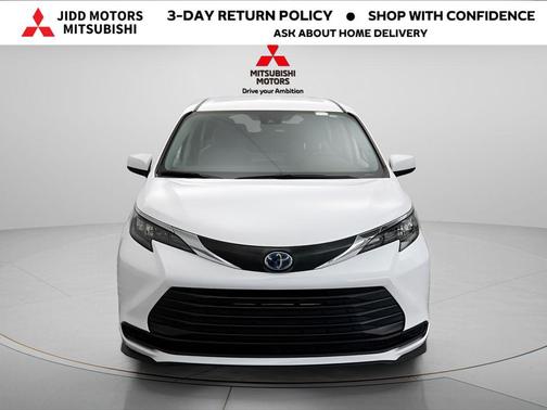 Ice Cap 2024 Toyota Sienna LE