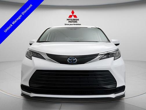 Ice Cap 2024 Toyota Sienna LE