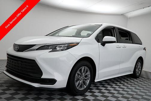 2024 Toyota Sienna LE