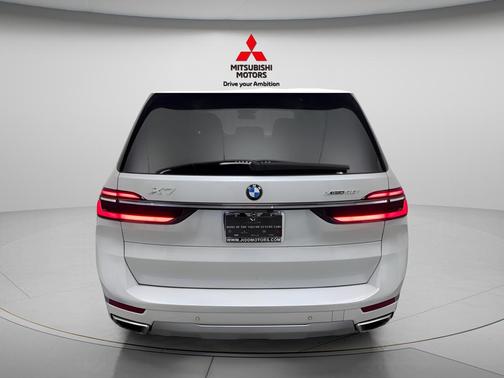 White 2025 BMW X7 xDrive40i