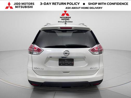 Pearl White 2015 Nissan Rogue SV